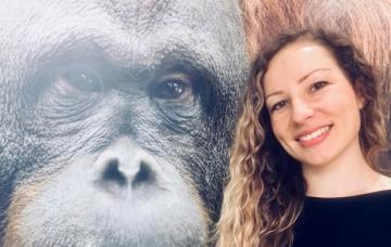 Dr. Isabelle Laumer ist Primatologin und forscht über Orang-Utans