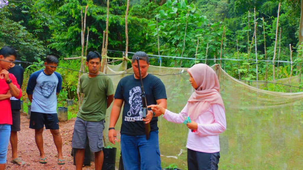 Schulung für anästhetische Betäubung von Orang-Utans