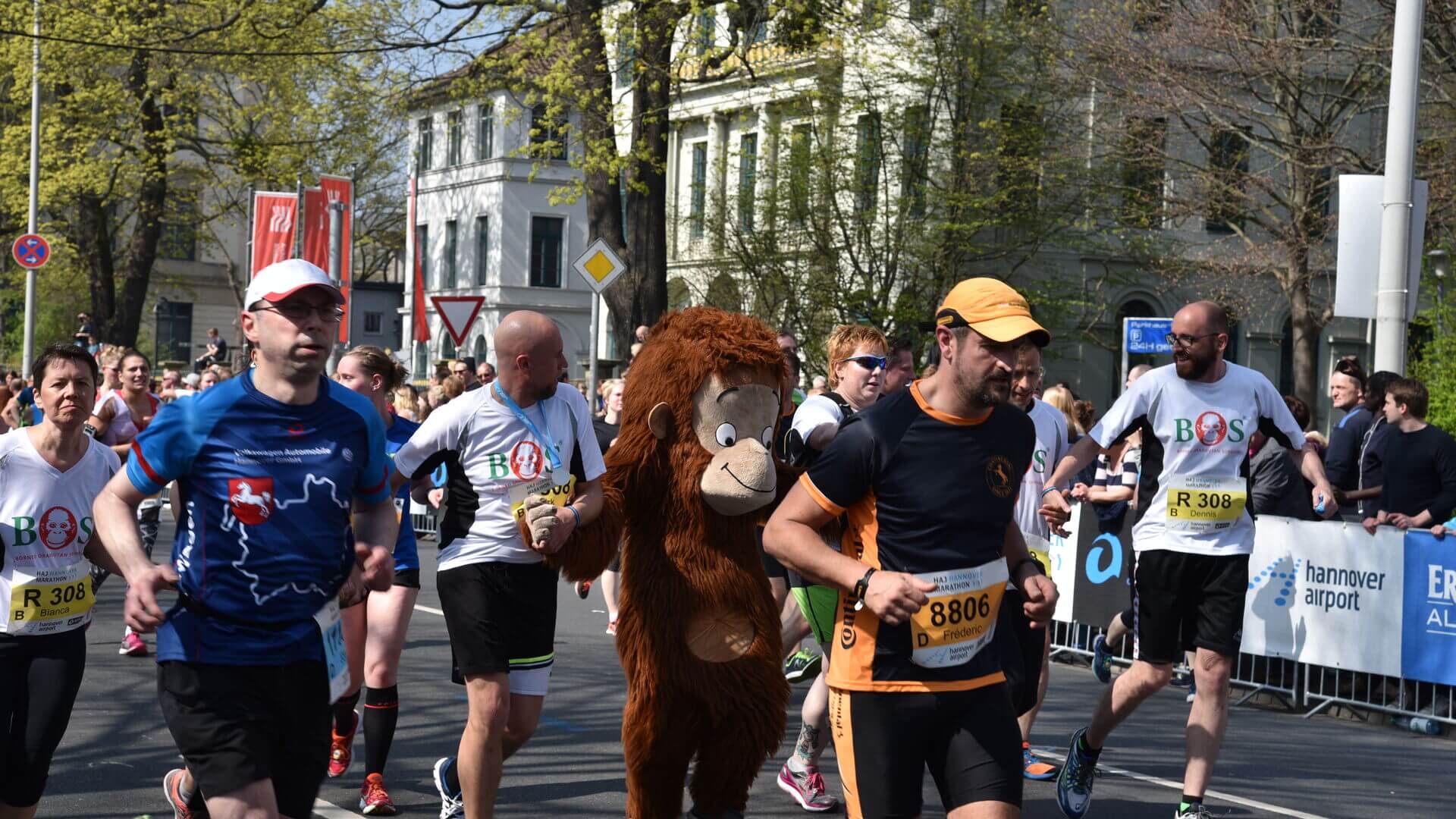 Orang-Utan rennt beim Hannover Marathon
